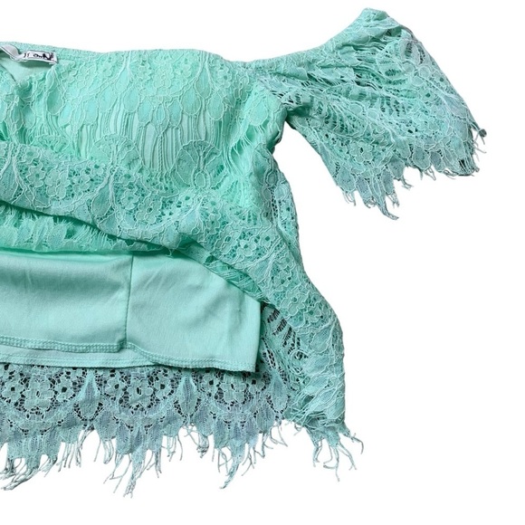 Lace Crop Top with Heart shaped Neckline Large Size - Picture 7 of 11